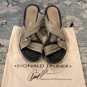 DONALD J PLINER tan wedged sandals